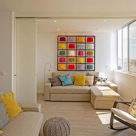 Magnificent 1 Bedroom Apartment With Views Over The Ocean Costa da Caparica Esterno foto