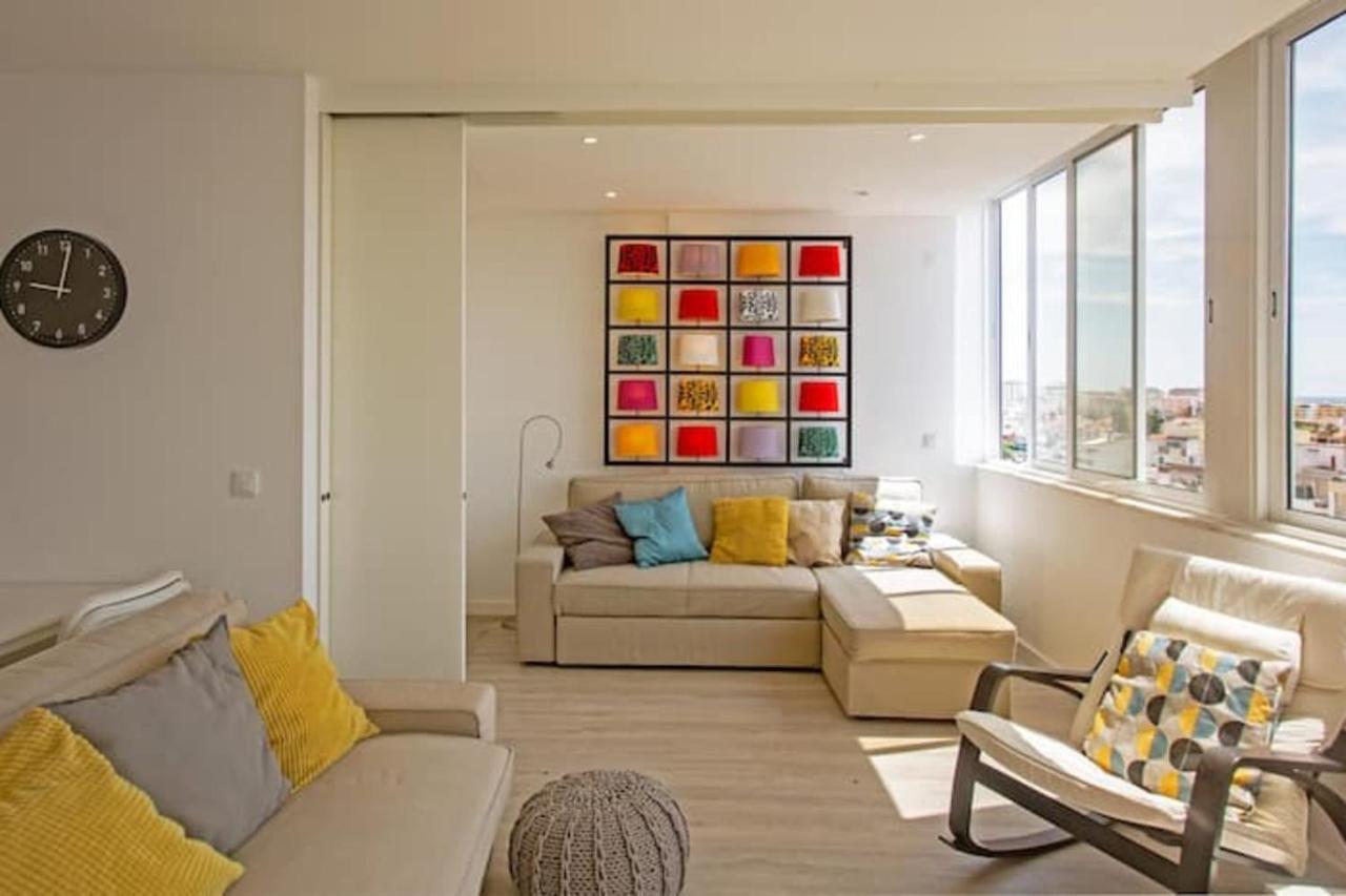 Magnificent 1 Bedroom Apartment With Views Over The Ocean Costa da Caparica Esterno foto