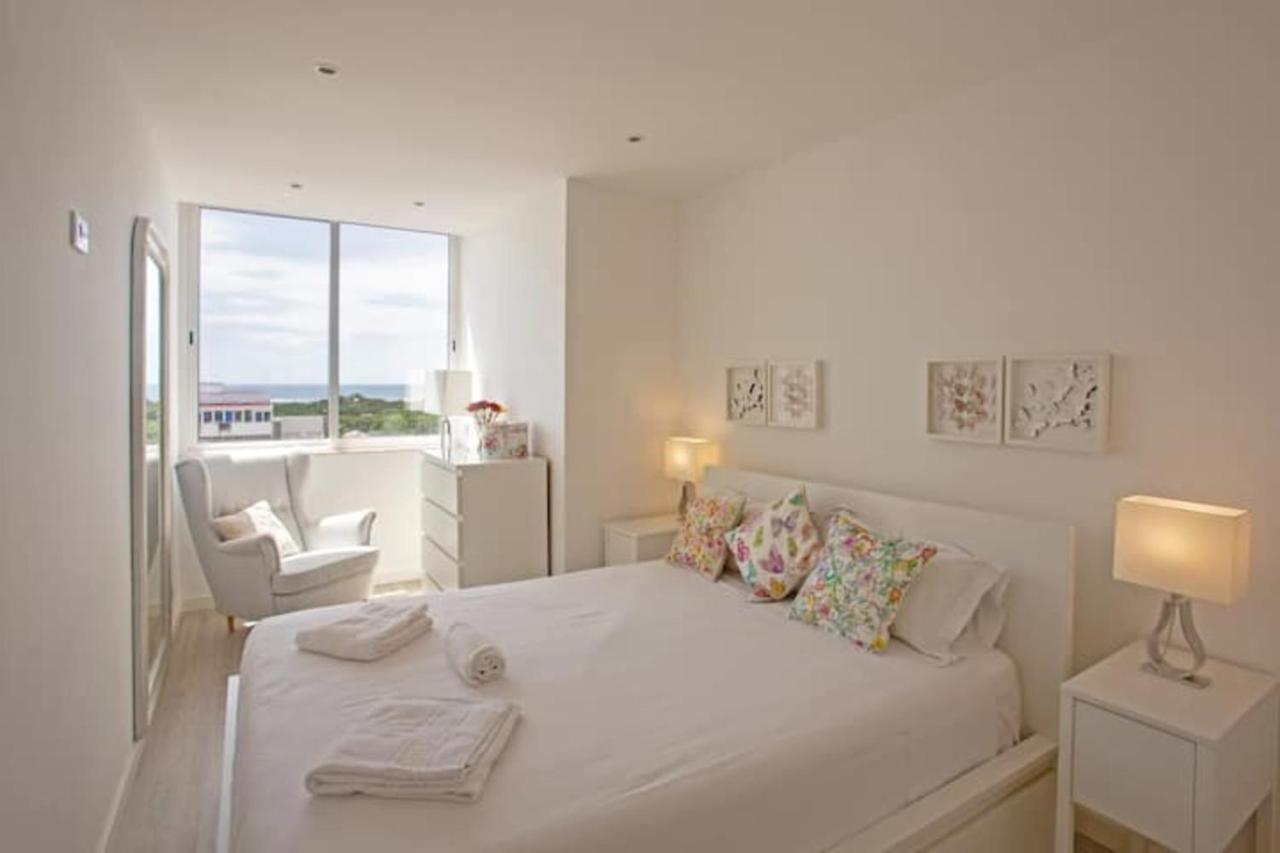 Magnificent 1 Bedroom Apartment With Views Over The Ocean Costa da Caparica Esterno foto